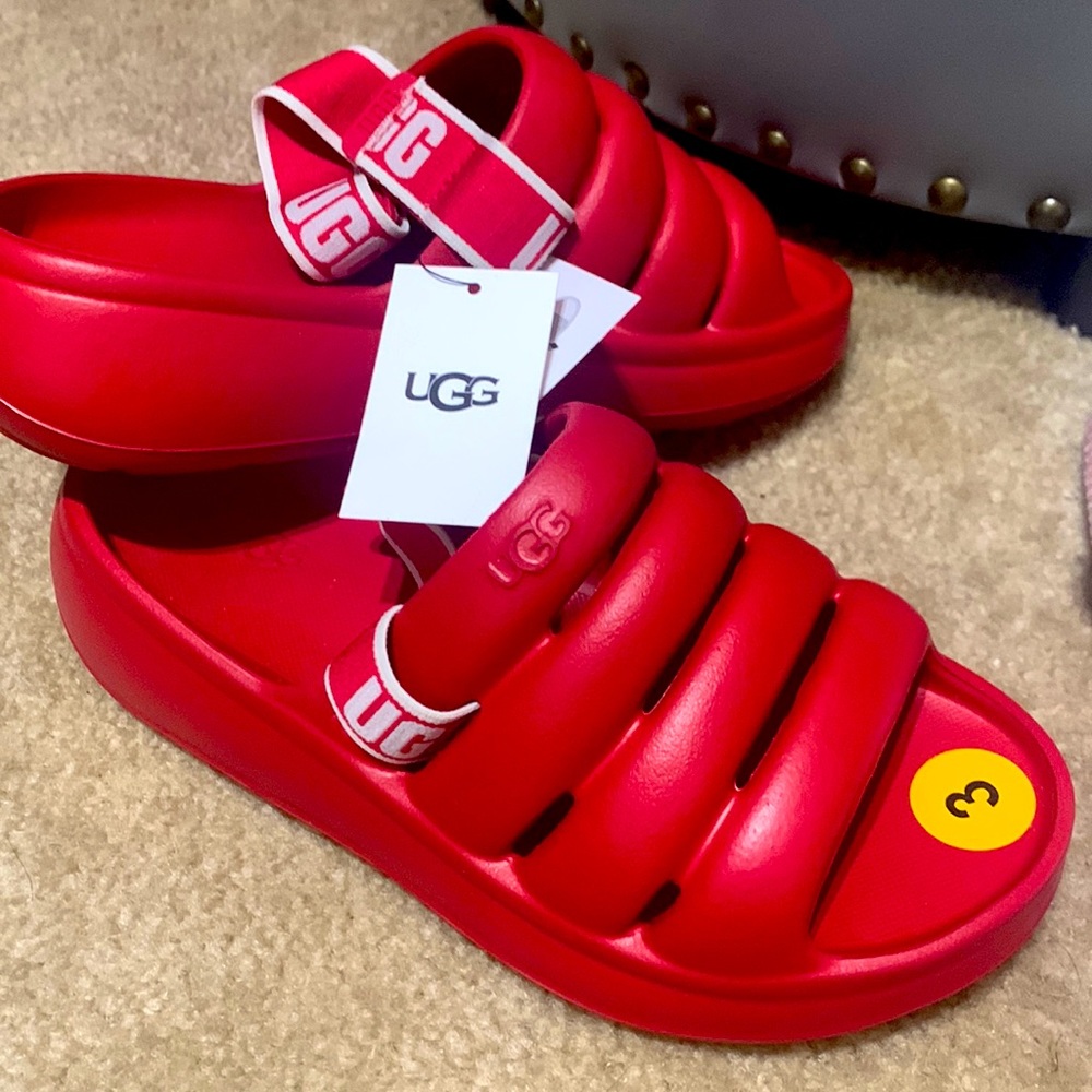 Kids sport yeah Ugg size 3 us in red